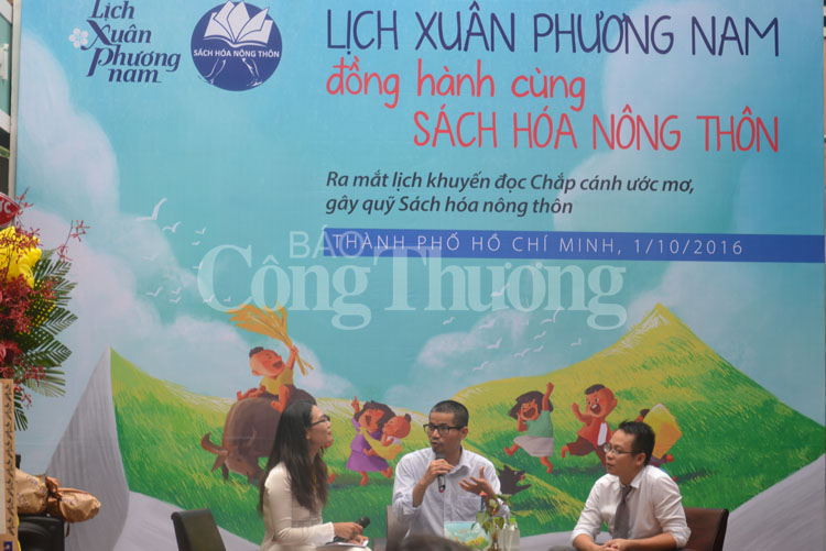 Nguyễn Quang Thạch (người ngồi giữa) giao lưu với độc giả tại sự kiến ra mắt "Lịch khuyến đọc" của Công ty Lịch Xuân Phương Nam Nguyễn Quang Thạch (người ngồi giữa) giao lưu với độc giả tại sự kiến ra mắt "Lịch khuyến đọc" của Công ty Lịch Xuân Phương Nam