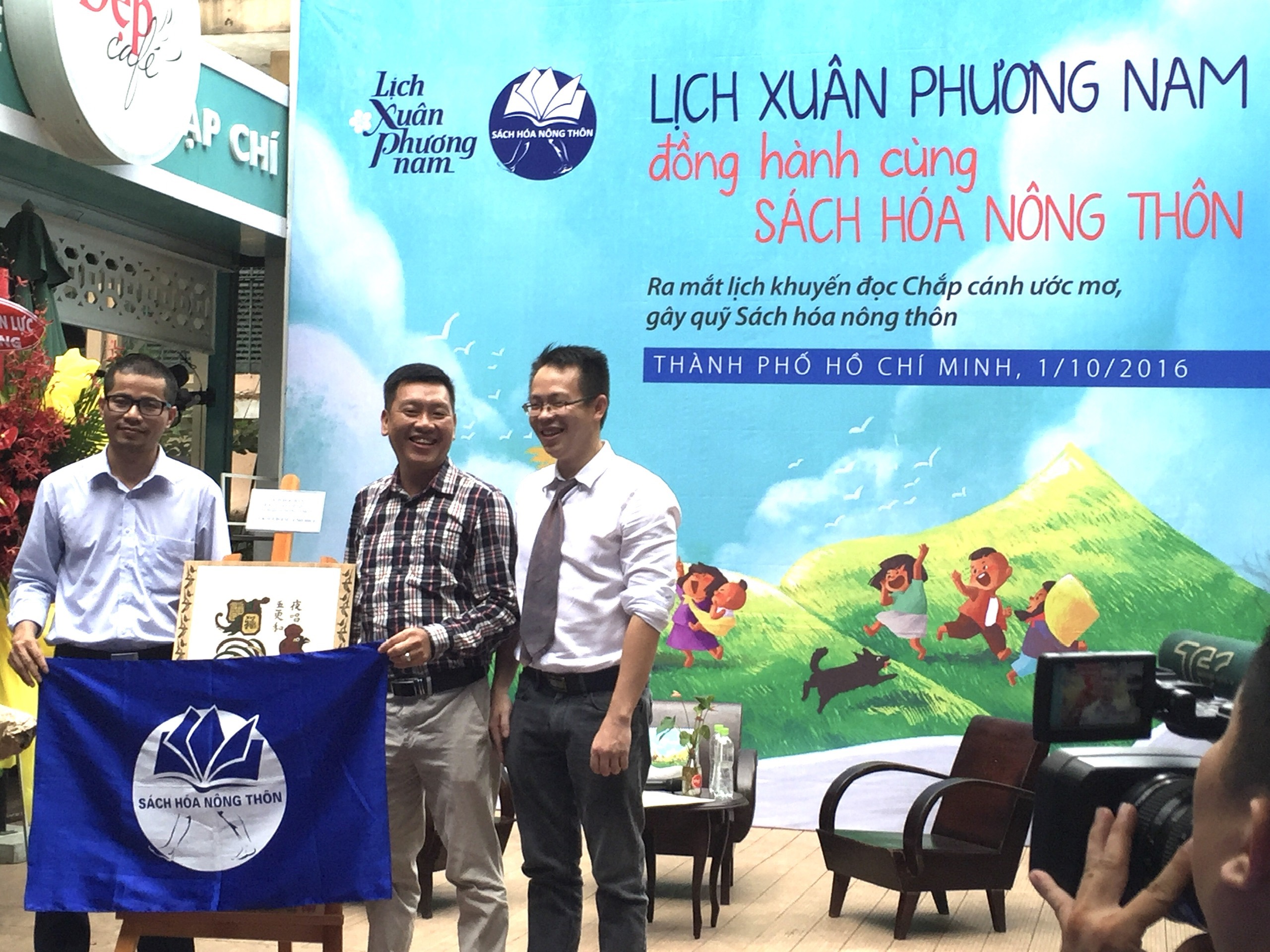 Anh Nguyễn Quang Thạch tham quan gian hàng của Lịch Xuân Phương Nam Anh Nguyễn Quang Thạch tham quan gian hàng của Lịch Xuân Phương Nam