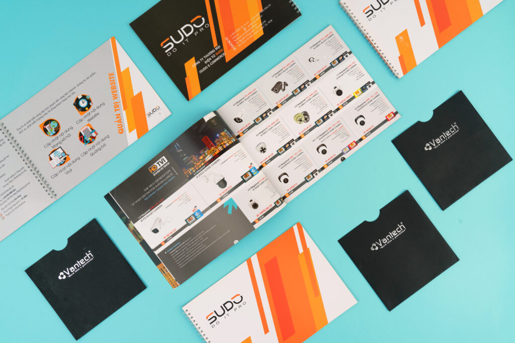 Brochure thường chỉ sử dụng 2 - 3 tone màu khác nhau. Sắp xếp bố cục đơn giản, nhưng vẫn đảm bảo bắt mắt, dễ nhìn, tạo sự thu hút Brochure thường chỉ sử dụng 2 - 3 tone màu khác nhau. Sắp xếp bố cục đơn giản, nhưng vẫn đảm bảo bắt mắt, dễ nhìn, tạo sự thu hút
