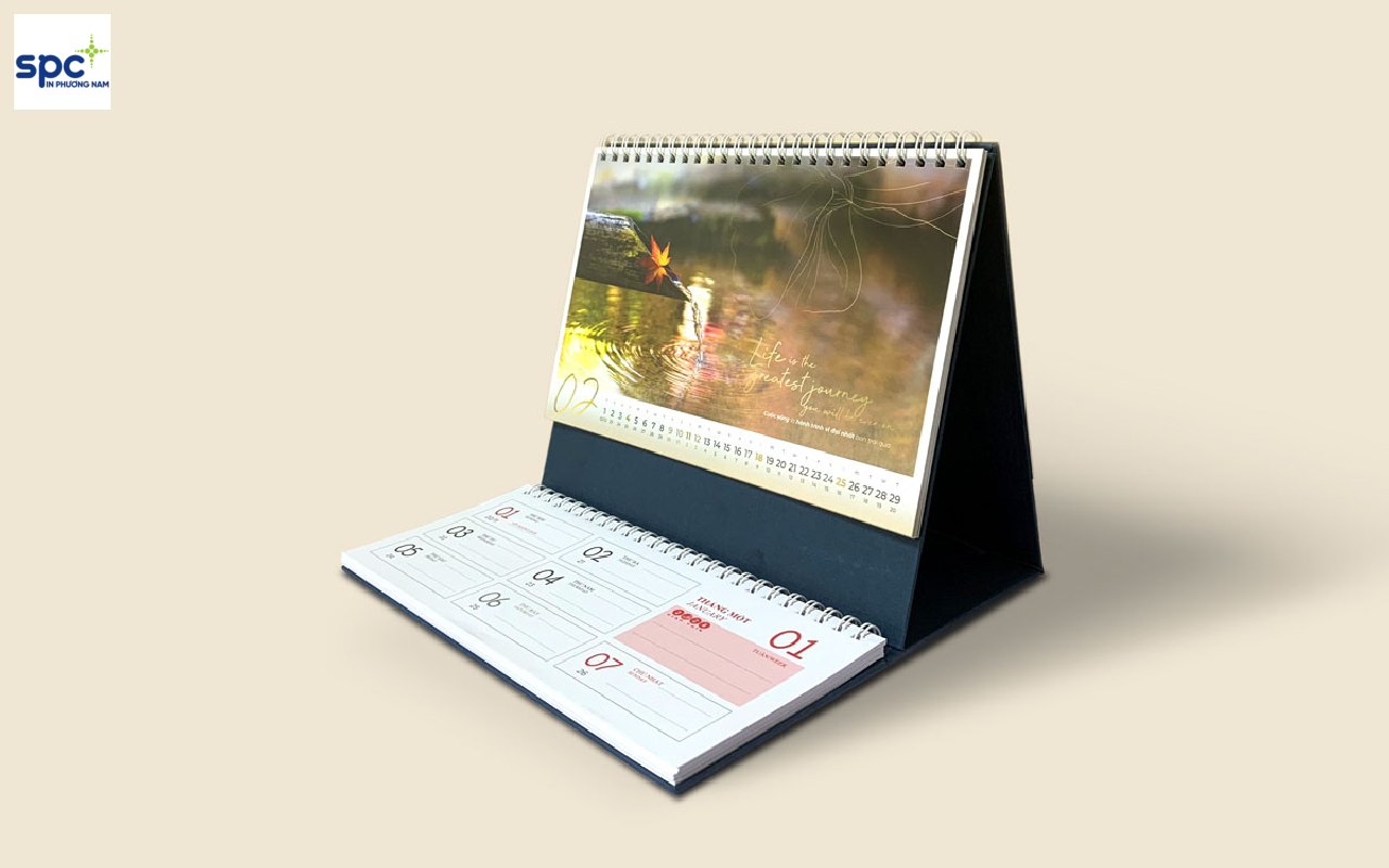 Chủ đề của lịch để bàn chữ M rất phong phú, đa dạng