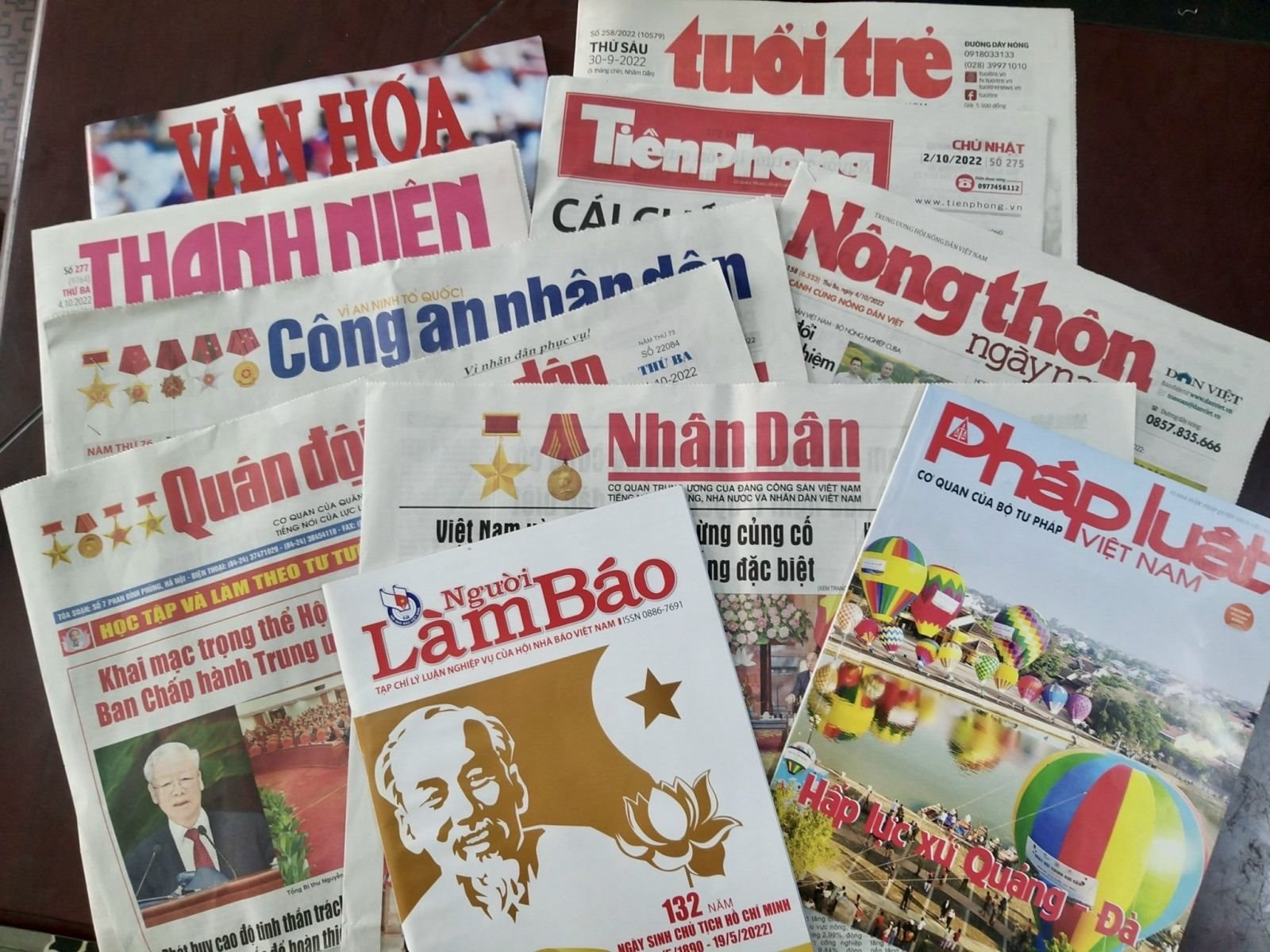 Báo chí cung cấp thông tin nhanh, chính xác, đa dạng dưới nhiều hình thức Báo chí cung cấp thông tin nhanh, chính xác, đa dạng dưới nhiều hình thức