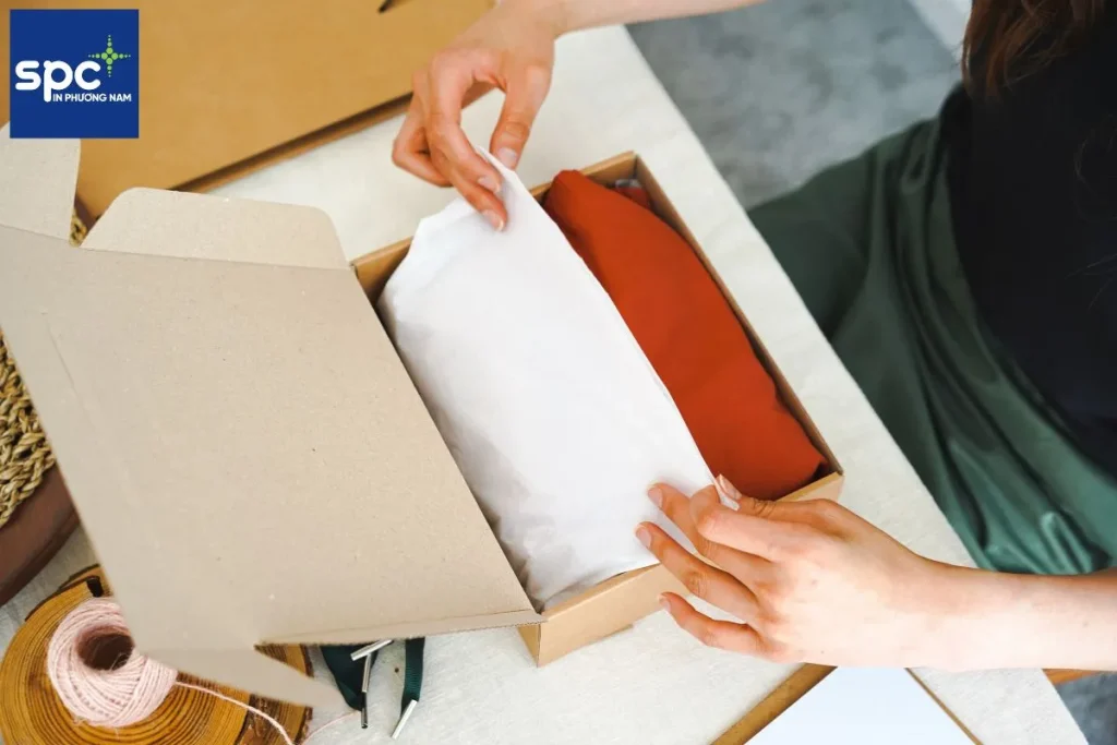 Trên thị trường hiện nay có rất nhiều kích thước hộp giấy đựng quần áo