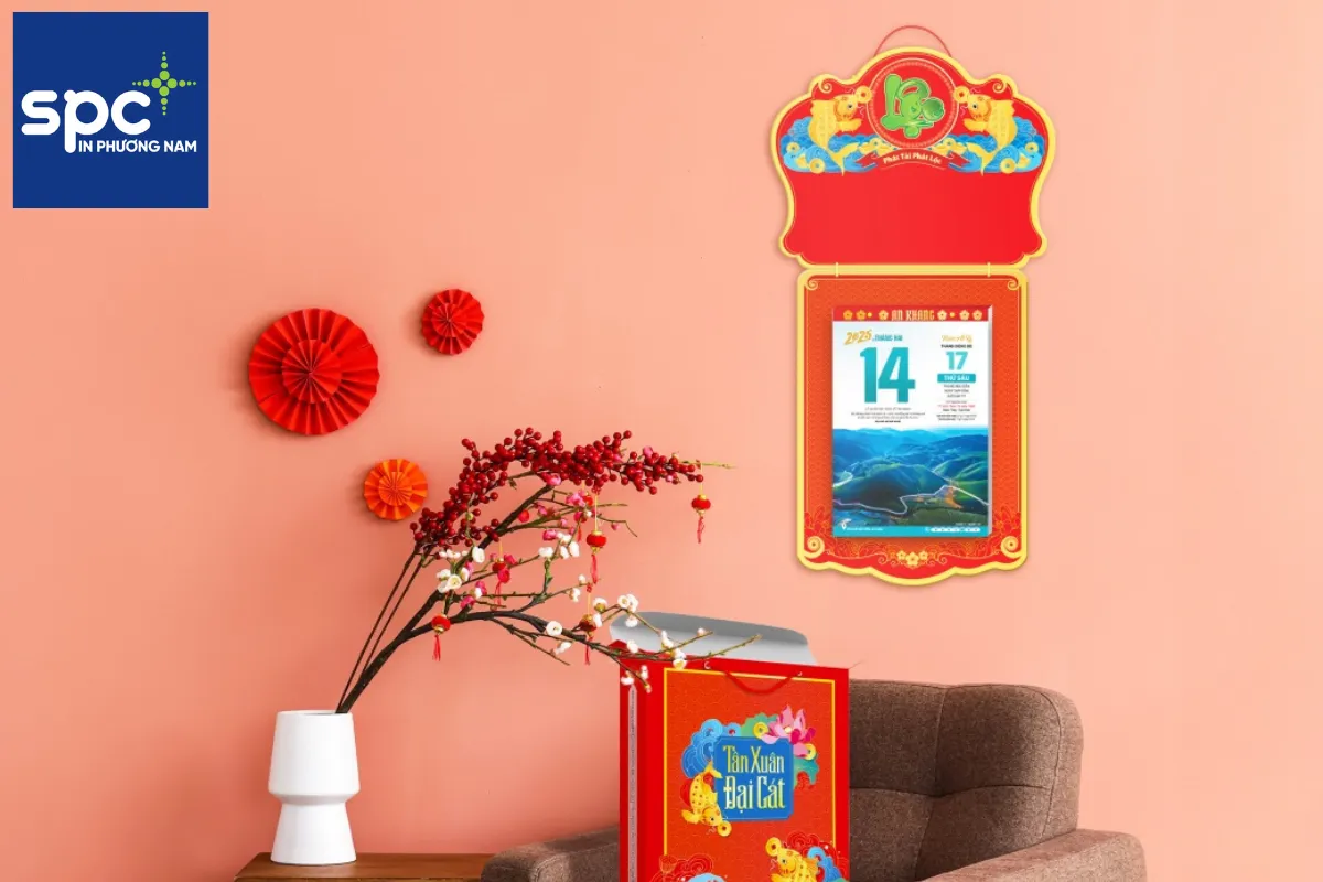 Những mẫu lịch bloc cao cấp mang phong cách nghệ thuật, thư pháp thường phù hợp với người yêu văn hóa truyền thống.